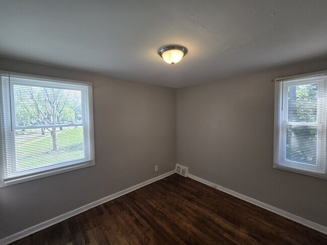 Building Photo - 9151 Mansfield St