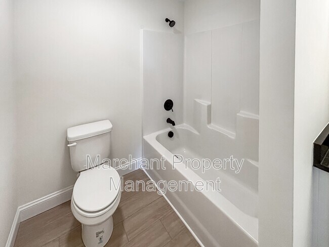 Building Photo - 15 Gerru Ct