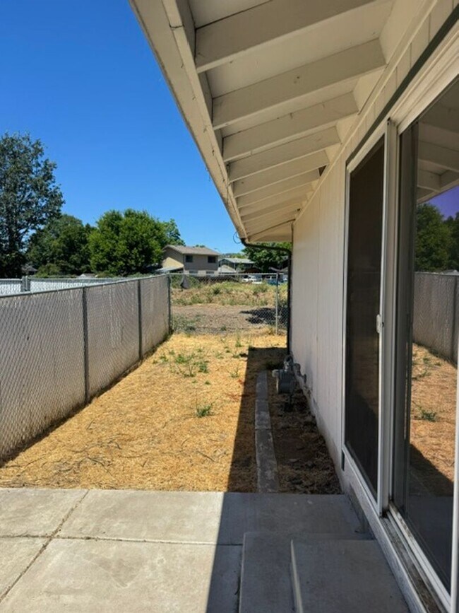 Building Photo - 610 Platt Pl