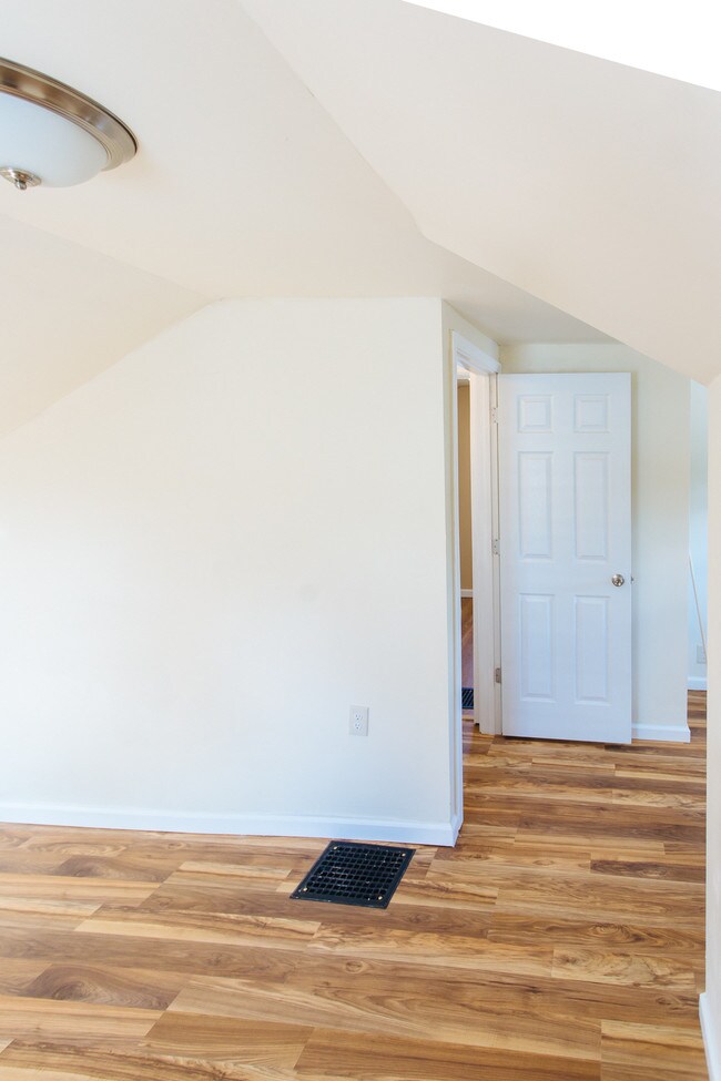 Bedroom 3 - 831 Comfort St