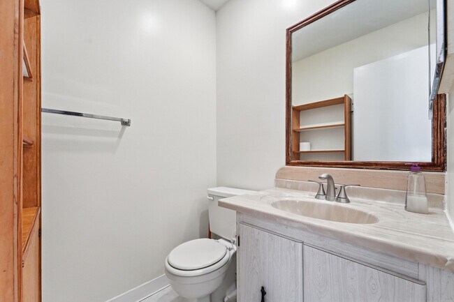 Building Photo - 226 Normandy Ln