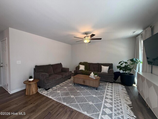 Building Photo - 765 Conductor Ct