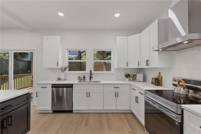 Building Photo - 3183 Zion St