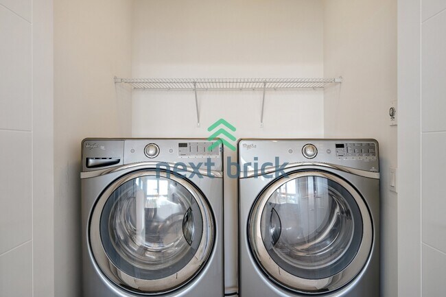 Building Photo - "Spacious 4-Bedroom Seattle Home with 3 Full Baths and 2,420 Sq. Ft. of Comfort!"