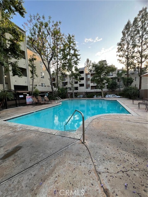 Building Photo - 21400 Burbank Blvd