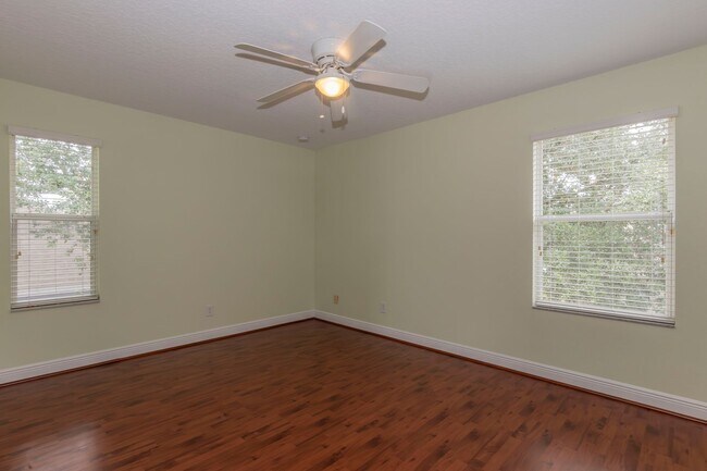 Building Photo - BEAUTIFUL 5 Bedroom/4 Bath Home Located in...