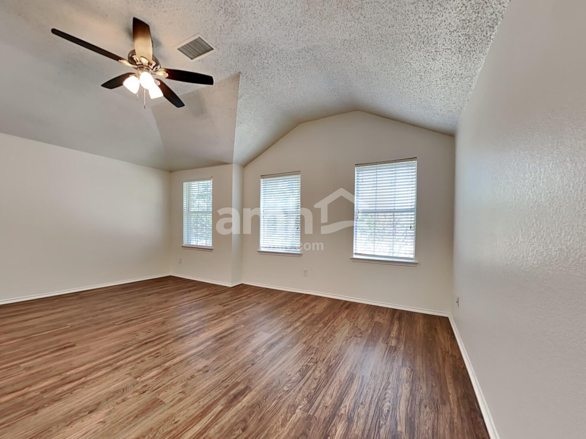 Building Photo - 518 Tumbleweed Dr