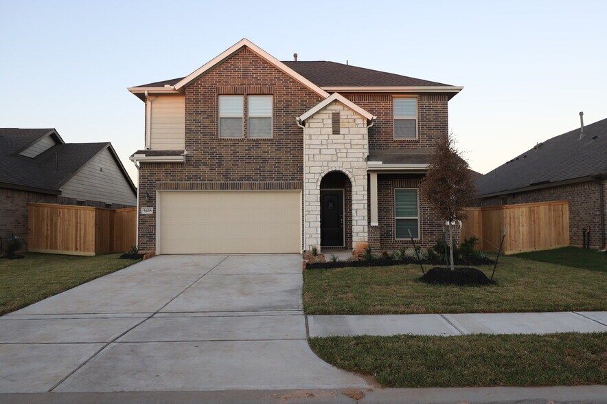 Building Photo - 5438 Tourmaline Wy