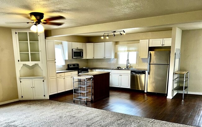 kitchen - 1301 E US Highway 24