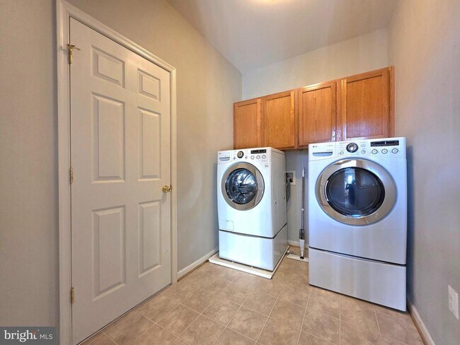 Building Photo - 8346 Middle Ruddings Dr