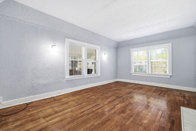 Building Photo - 527 Fulton Ave
