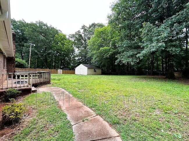 Building Photo - 3609 Lynn Rd