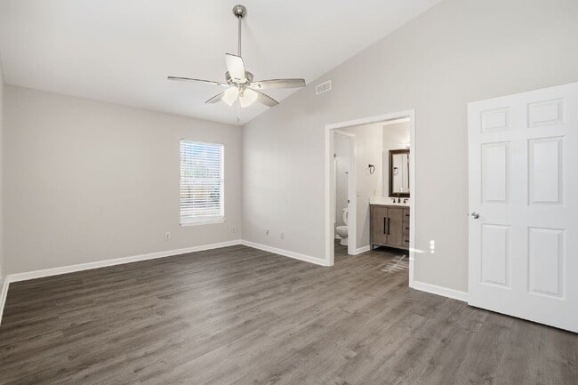 Building Photo - 8232 Pleasant Ridge Dr