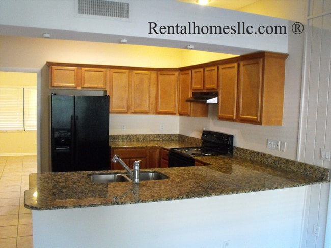 Building Photo - Total Privacy Home, Huge Detached Garage & No HOA in Beautiful Lake Mary