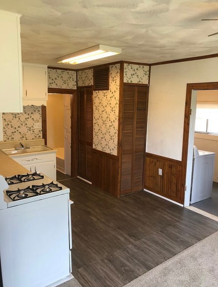 Building Photo - 205 S 1st St