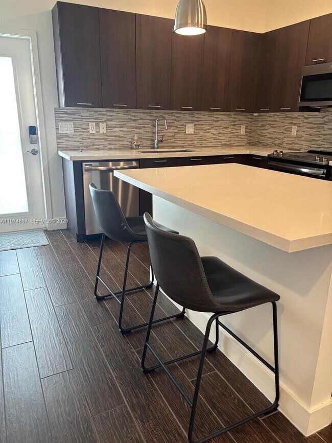 Building Photo - 4700 NW 84th Ave