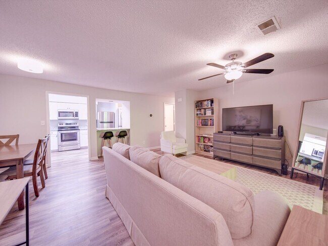 Building Photo - 1052 Churchill Downs Ct