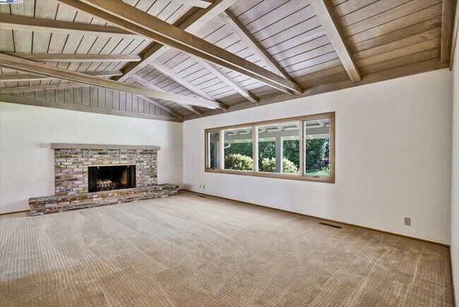 Building Photo - 613 Huntleigh Dr