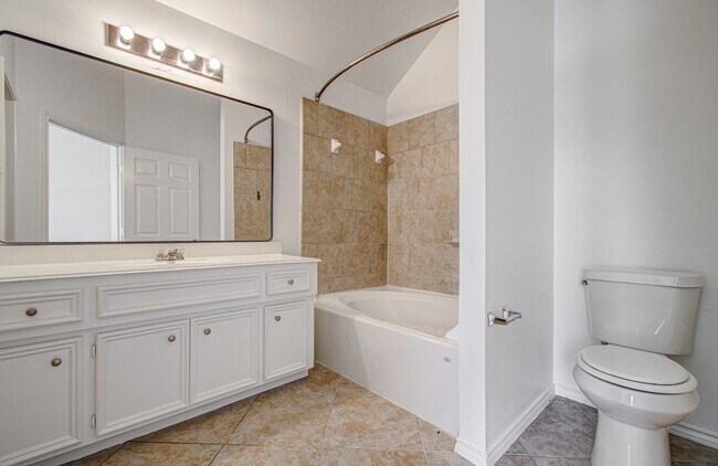 Building Photo - 743 Hallsleigh Ln