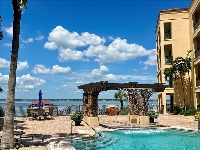 Building Photo - 2351 Lakeview Dr