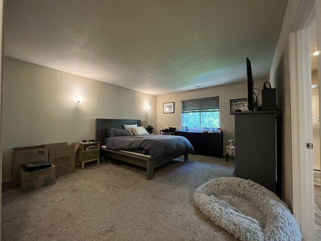 Building Photo - Bright and Modern North Portland Living with Three Bedrooms, Laundry Room & Attached Garage