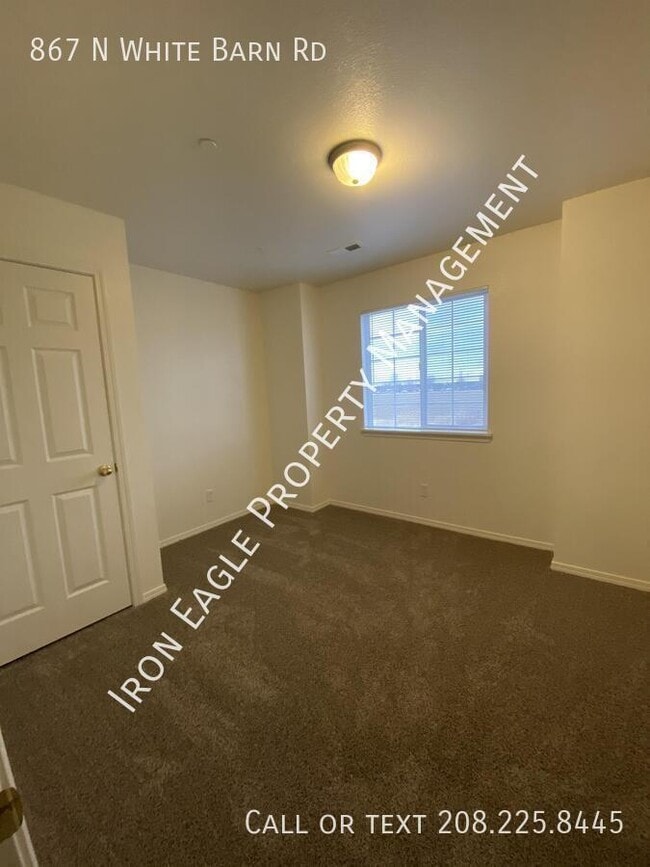 Building Photo - 867 N White Barn Rd