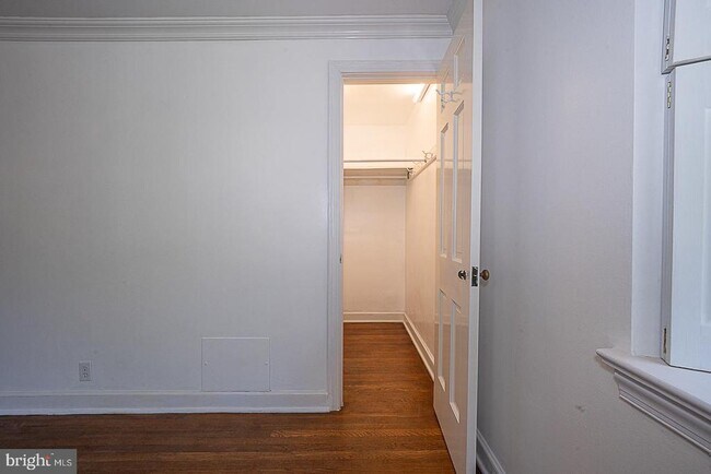 Building Photo - 714 Greythorne Rd