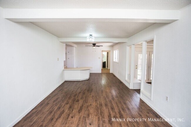 Building Photo - 502 2nd Pl