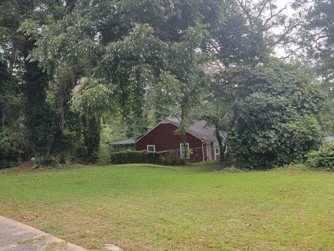 Building Photo - No Luxury Bells and Whistles But a Nice Clean Historic Home