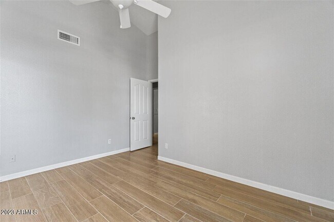 Building Photo - 1327 W Maria Ln