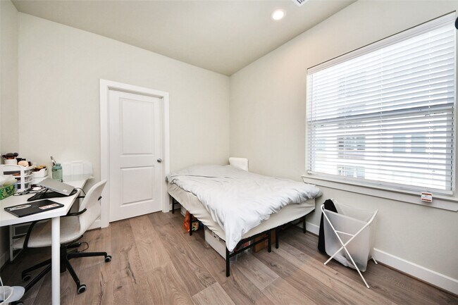 Building Photo - 8502 Kolbe Ln