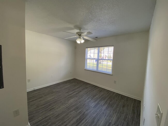 Building Photo - 107 Stratford Rd