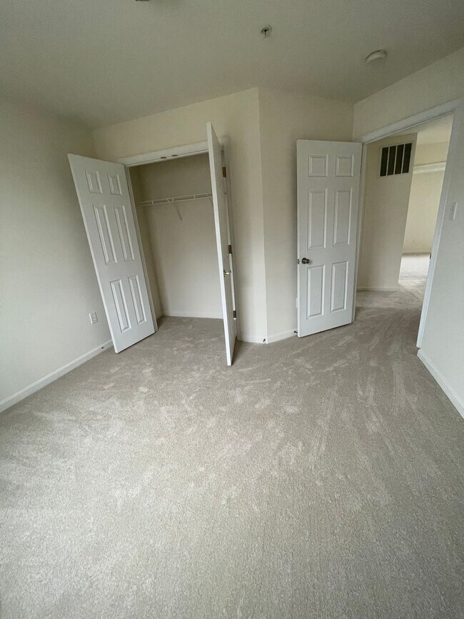 Building Photo - Spacious & Updated Home in the Heart of Hyattsville