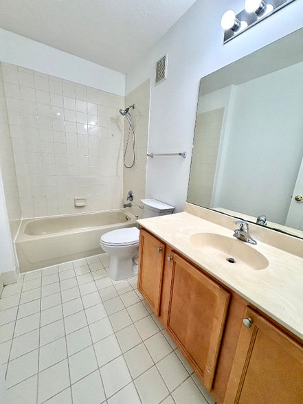 Building Photo - 10280 SW Stephanie Way