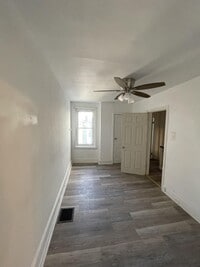 Building Photo - 412 N Holly St