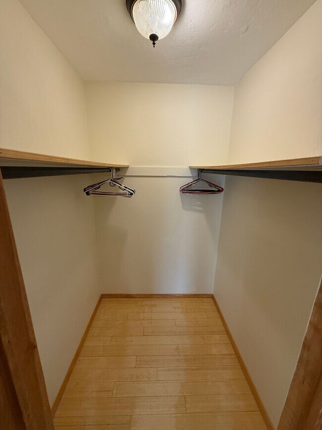 Building Photo - 2719 Topley Ave