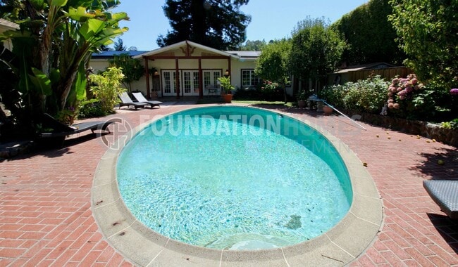 Building Photo - FURNISHED - Enjoy this little piece of par...