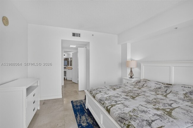 Building Photo - 16699 Collins Ave