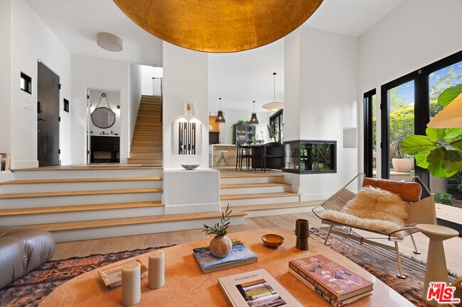 Building Photo - 2065 Watsonia Terrace