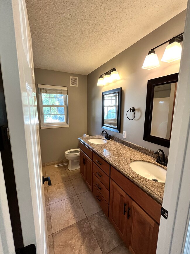 Building Photo - 17093 Isleton Ave