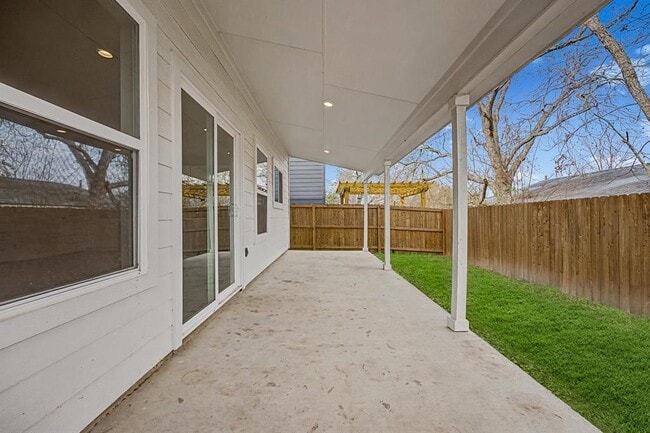 Building Photo - 803 4th St