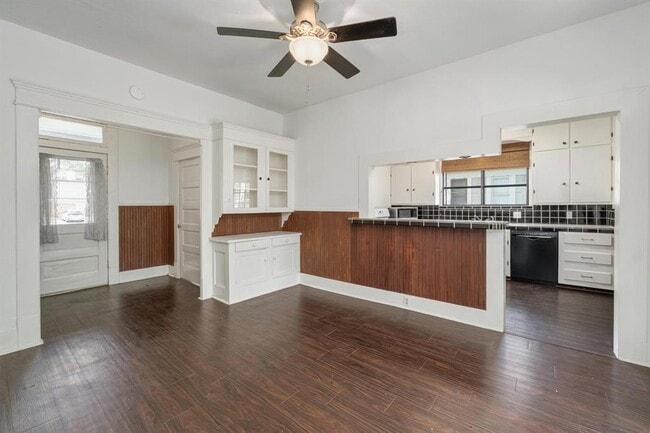 Building Photo - 304 W 35th St