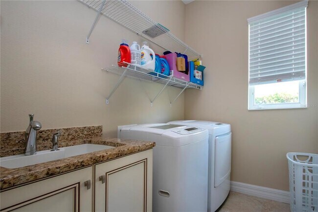 Building Photo - 4940 Tobermory Way