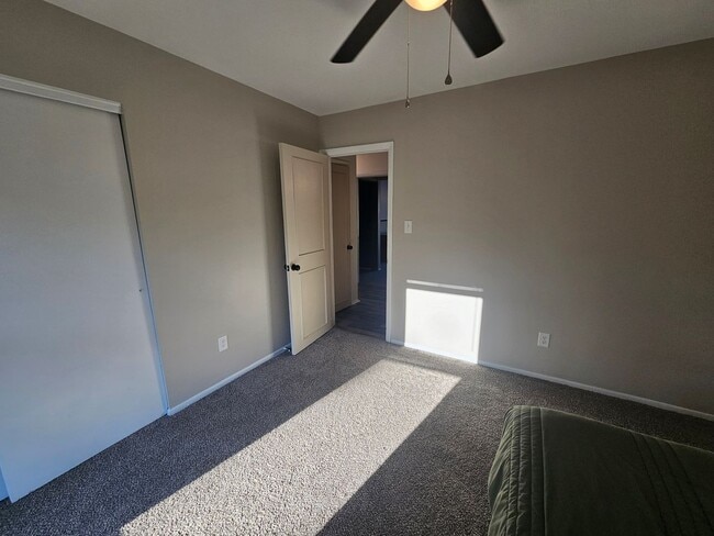 Building Photo - 3 Bedroom Corner Lot Close to Lejeune Blvd