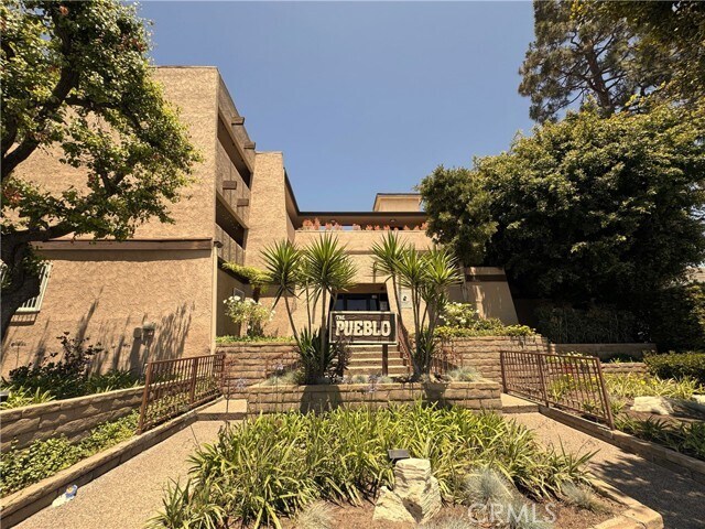 Primary Photo - 2501 W Redondo Beach Blvd