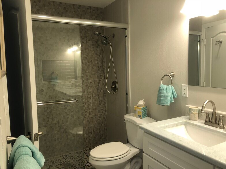 Building Photo - 7006 Midnight Pass Rd