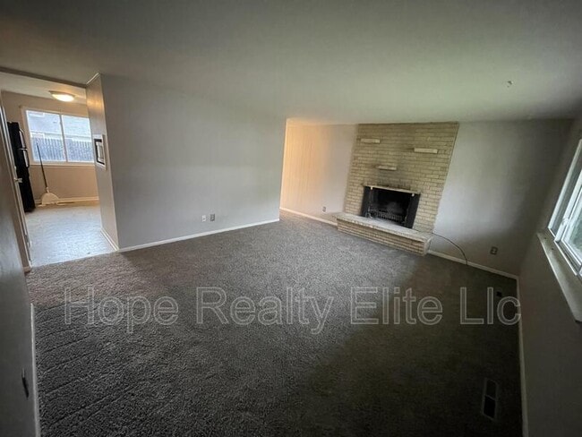 Building Photo - 1219 Whitehouse Dr