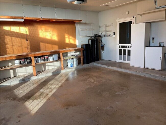 Building Photo - 10501 Hill Country Skyline