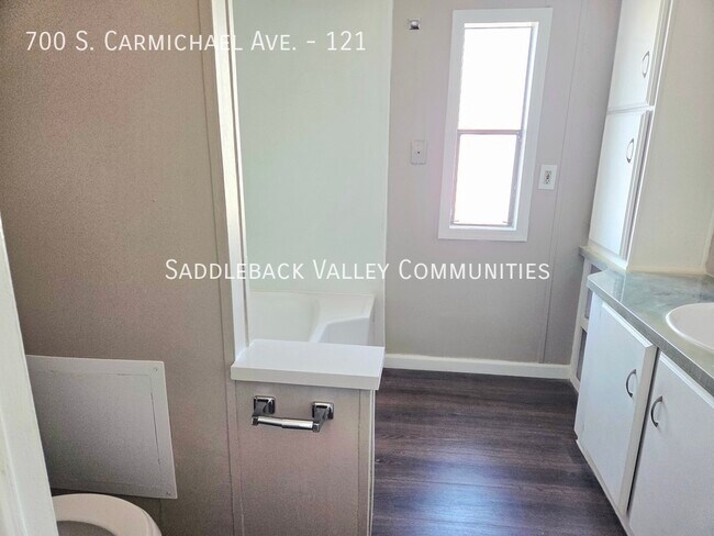 Building Photo - 700 S Carmichael Ave