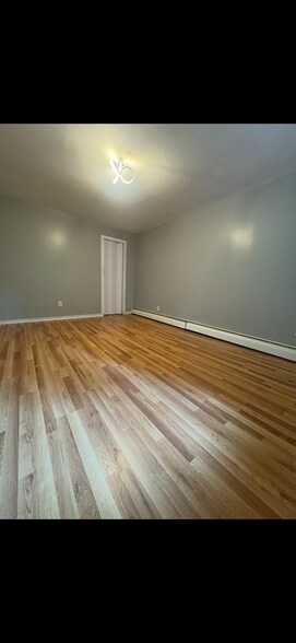 Building Photo - 76 Porter St